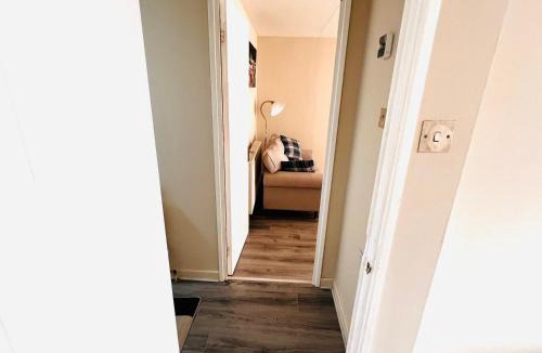 Northampton Apartment | Modern 1-Bed Flat Near Northampton General Hopital Town Centre & M1