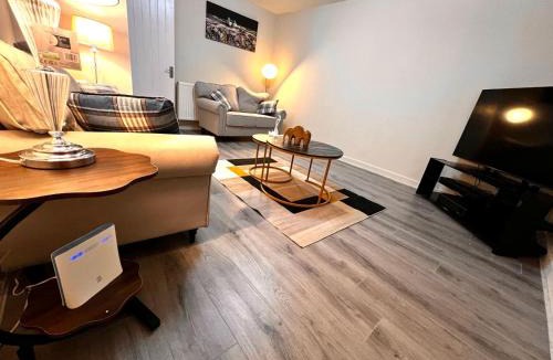 Northampton Apartment | Modern 1-Bed Flat Near Northampton General Hopital Town Centre & M1