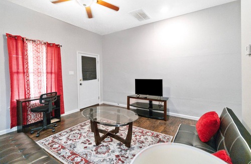 Junius Heights House | Modern 1 bedroom Duplex minutes walk from downtown dallas