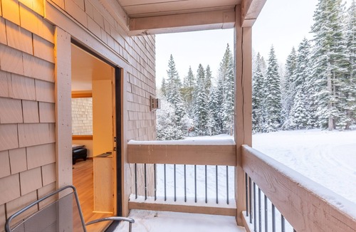 Truckee Condo | Modern 1 bedroom in Ski Trails by RedAwning