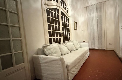 Belsunce Apartment | Modern 111m² in Central Marseille.