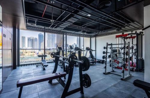 Al Satwa Apartment | Modern 1B - Rooftop Pool with DIFC and DowntownAccess