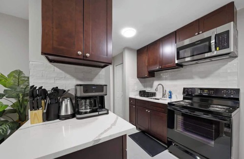 Hazel Park Apartment | Modern 1BD Apartment Near Ferndale