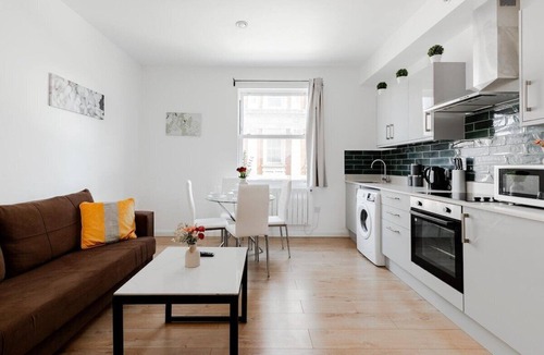 West Ealing Apartment | Modern 1BDR West Ealing , Ideal Location!