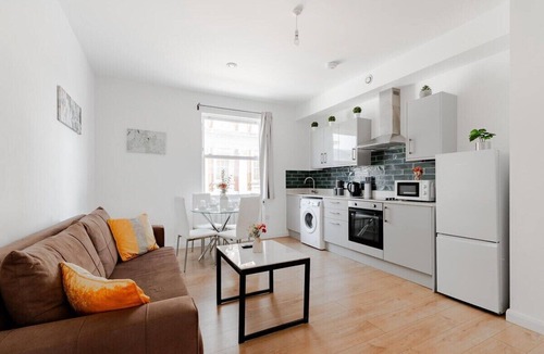 West Ealing Apartment | Modern 1BDR West Ealing , Ideal Location!