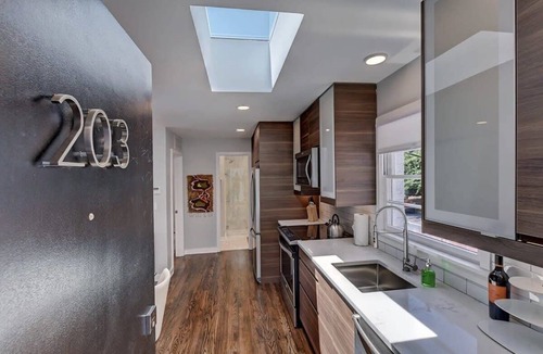 Cherry Condo | Modern 1BR Condo · King Bed & Parking · Myers Park near Atrium CMC and Uptown