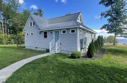 North Sebago Villa | Modern 1BR Couples Cottage with Private Sebago Lake Access in North Sebago, Maine