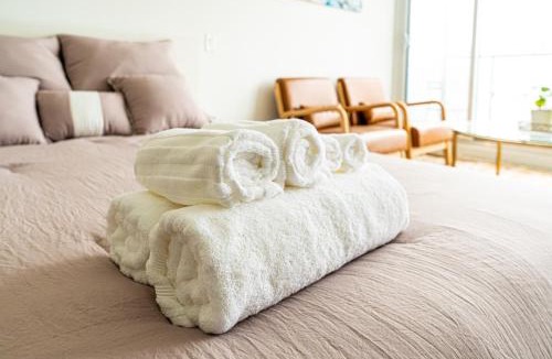 Garden District Apartment | Modern 1BR Downtown Toronto - Steps to Eaton Centre & Yonge-Dundas Square