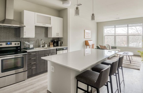Burlington Apartment | Modern 1BR in Burlington with On-Site Parking