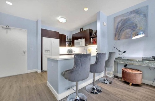 Downtown Burbank Condo | Modern 1BR In Downtown Burbank, Walkable + Parking