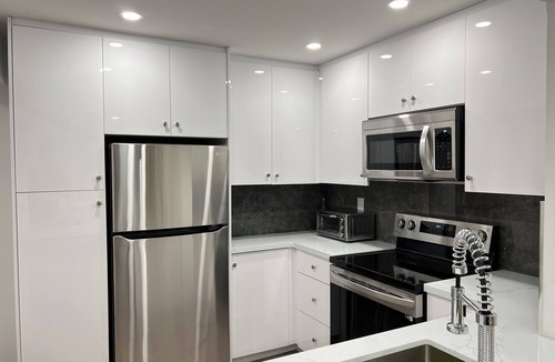 Richmond Hill Apartment | Modern 1BR Lower Unit With Private Entrance+Full-Kitchen+Queen Bed+Free Parking