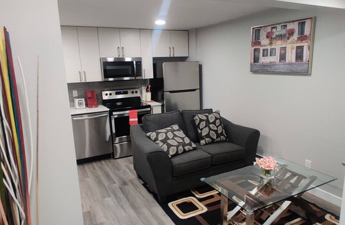 West Edmonton Apartment | Modern 1BR Mini Guest Suite near WEM