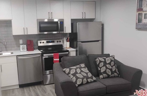 West Edmonton Apartment | Modern 1BR Mini Guest Suite near WEM