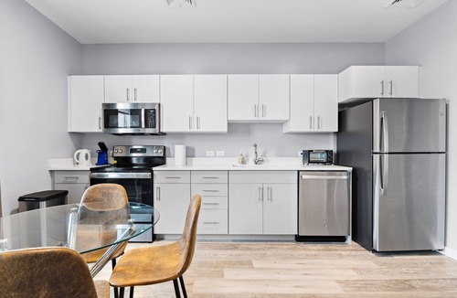 Everett Apartment | Modern 1BR Near Encore Boston pott