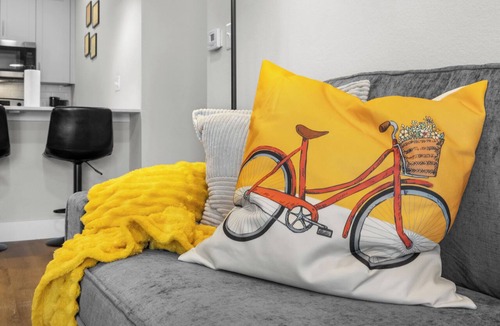 Rogers Apartment | Modern 1BR Near Walmart, AMP & Bike Lift