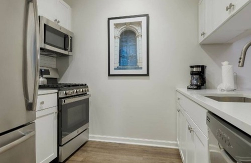 Financial District Condo | Modern 1BR Steps from City Hall & Downtown