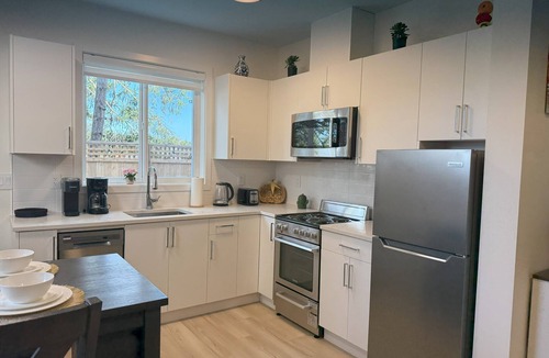 Langford Apartment | Modern 1BR Suite | Laundry, Workspace, Private Entry