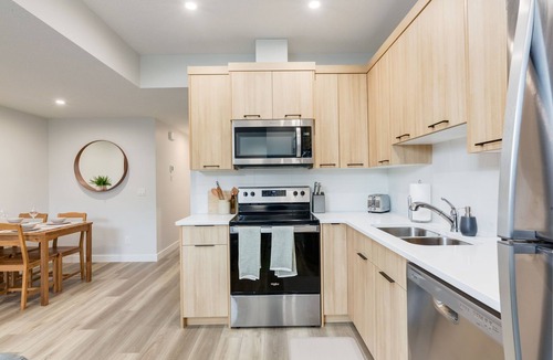 Keith House | Modern 1BR Suite |Private Entry|Full Equipped Kitchen| Banff Access