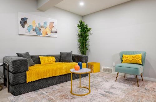 Northwest Calgary House | Modern 1BR Suite Sleeps 3-4 in Near YYC Calgary Airport
