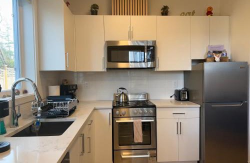 Langford Apartment | Modern 1BR Suite with Laundry, Workspace & WiFi