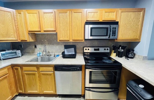 Elkins Park Apartment | Modern 1BR Near Moss Rehab | Monthly Deal