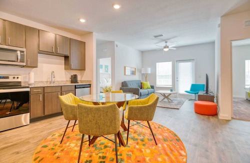 Gainesville Apartment | Modern 1BR w/Balcony | Walk to UF & Shands | Perfect for Long Stays