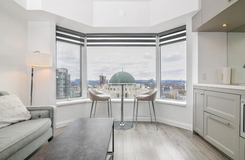 Bloor-Yorkville Apartment | Modern 1BR with Breathtaking Yorkville View