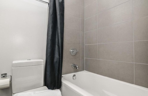 Bloor-Yorkville Apartment | Modern 1BR with Breathtaking Yorkville View