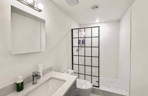 Olde Kensington Apartment | Modern 2 BD | Sleeps 6 | Northern Liberties