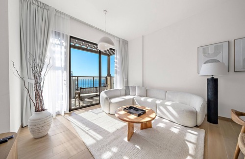 Dubai Apartment | Modern 2 BD with Stunning Sea View in Port de La Mer