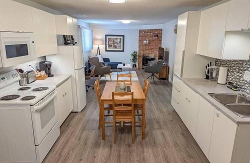 St. Catharines House | Modern 2 BDR Guest Suite in St Catharines Niagara