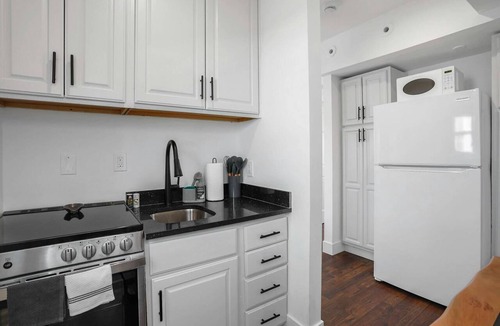 Stamford Apartment | Modern 2 Bdr, Harbor Point #2 – Walk to Train, Restaurants, City + Shore