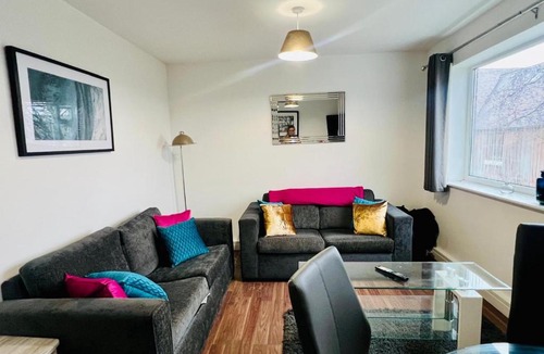 Hinckley Apartment | Modern 2 bed 1st Floor Apartment by Jesswood Properties Parking Wi-fi