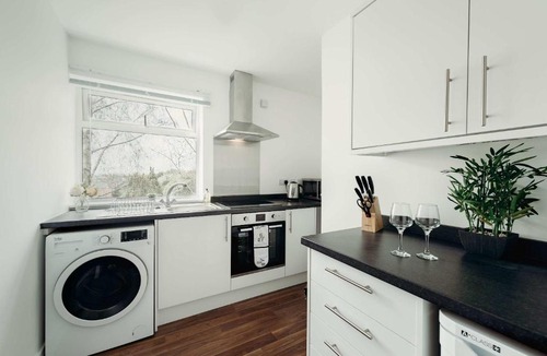 Hinckley Apartment | Modern 2 bed 1st Floor Apartment by Jesswood Properties Parking Wi-fi