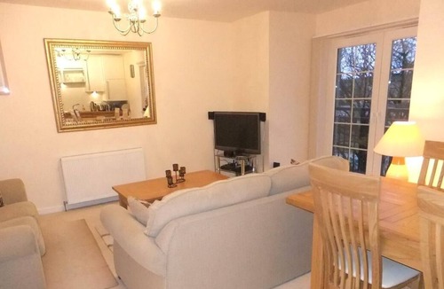 Ellon Apartment | Modern 2 bed, 2 bath apartment by river ythan in Ellon centre