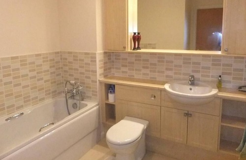 Ellon Apartment | Modern 2 bed, 2 bath apartment by river ythan in Ellon centre