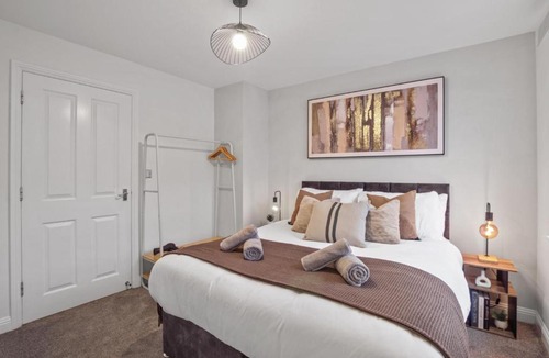 Hemel Hempstead Apartment | Modern 2 Bed Apartment, Secure Parking, Central