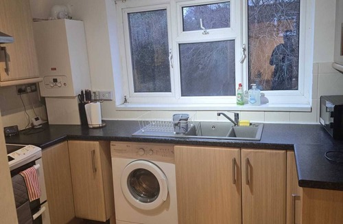 Birmingham Apartment | Modern 2-Bed Apt Near Hospital and University of Birmingham