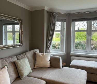 Rosyth Apartment | Modern 2-bed flat - Free Parking - Near Edinburgh