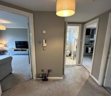 Rosyth Apartment | Modern 2-bed flat - Free Parking - Near Edinburgh