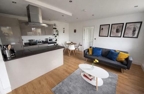 Hemel Hempstead Apartment | Modern 2 Bed Flat, Free Parking, Central Hemel