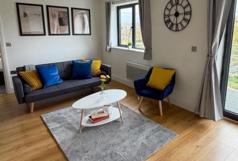 Hemel Hempstead Apartment | Modern 2 Bed Flat, Free Parking, Central Hemel
