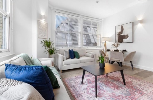 Clerkenwell Apartment | Modern 2 bed Flat in Central London, Barbican Farringdon, EC1V