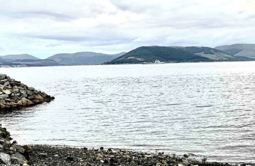 Gourock Apartment | Modern 2 bed Flat, Private Parking & sec Entry