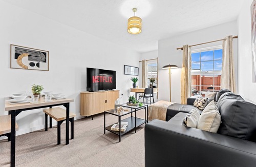 Warrington Apartment | Modern 2-Bed Flat with Flexible Beds