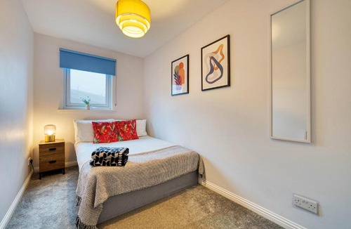 Cowlairs Apartment | Modern 2 Bed Flat with Free Parking