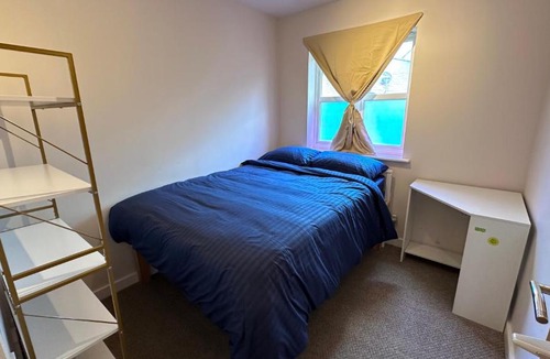 Greenhithe Apartment | Modern 2 bed flat with parking by Bluewater shopping mall