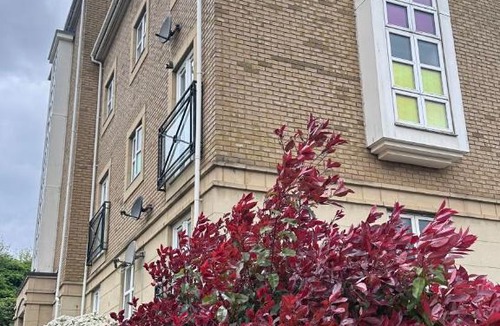 Greenhithe Apartment | Modern 2 bed flat with parking by Bluewater shopping mall