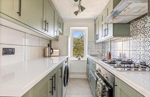 Reading House | Modern 2-Bed House in Reading