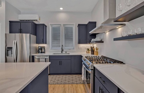 Maxwell Condo | Modern 2-bed Townhome, Roof Deck City View!